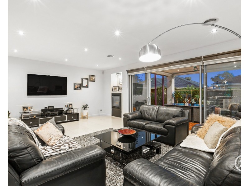 3 Sunseeker Chase, Sanctuary Lakes VIC 3030