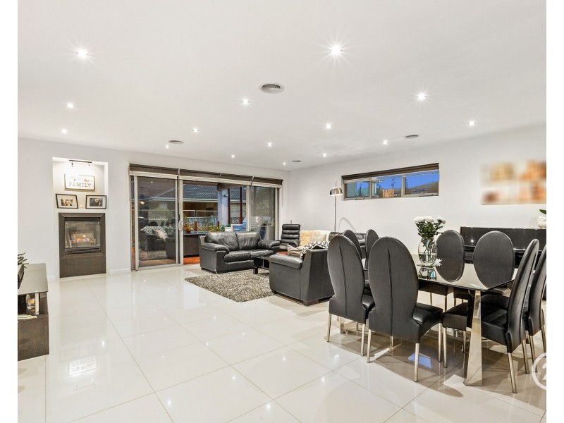 3 Sunseeker Chase, Sanctuary Lakes VIC 3030