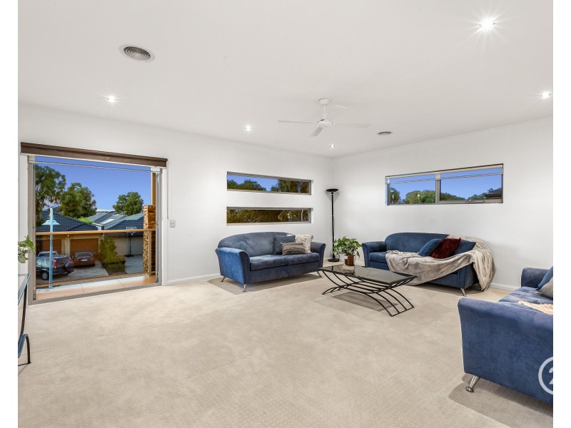 3 Sunseeker Chase, Sanctuary Lakes VIC 3030