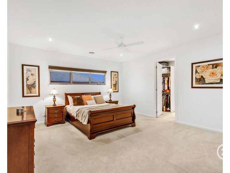 3 Sunseeker Chase, Sanctuary Lakes VIC 3030