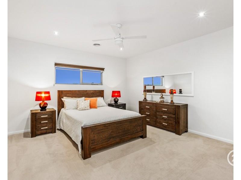 3 Sunseeker Chase, Sanctuary Lakes VIC 3030