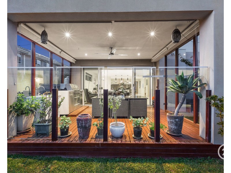 3 Sunseeker Chase, Sanctuary Lakes VIC 3030