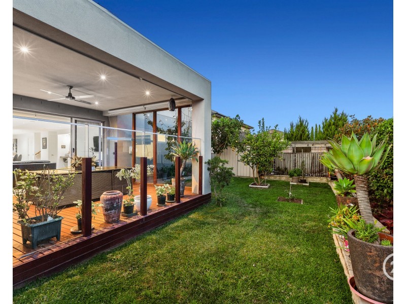 3 Sunseeker Chase, Sanctuary Lakes VIC 3030