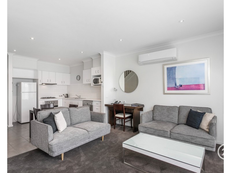 10/9 Greg Norman Drive, Sanctuary Lakes VIC 3030