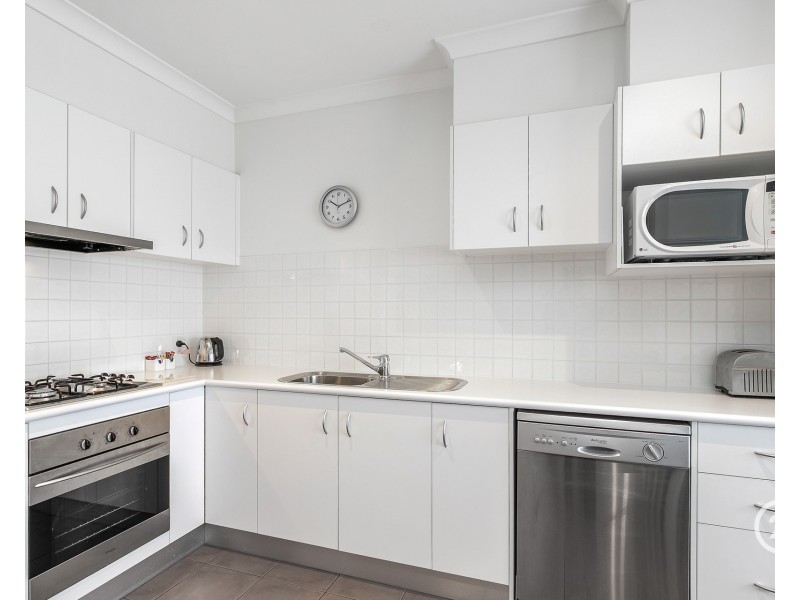 10/9 Greg Norman Drive, Sanctuary Lakes VIC 3030