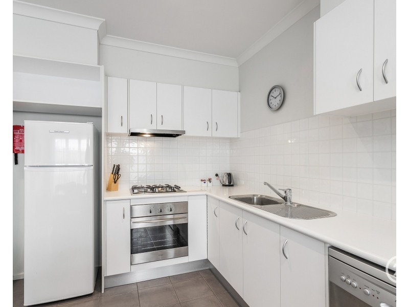 10/9 Greg Norman Drive, Sanctuary Lakes VIC 3030