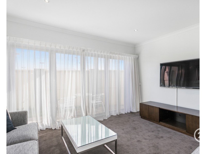 10/9 Greg Norman Drive, Sanctuary Lakes VIC 3030