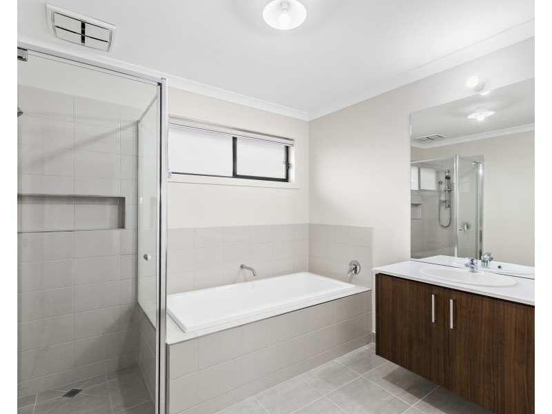 23 Aquatic Drive, Werribee South VIC 3030