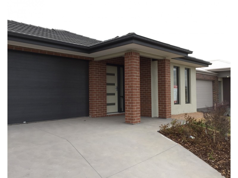 14 Winterberry Road, Point Cook VIC 3030