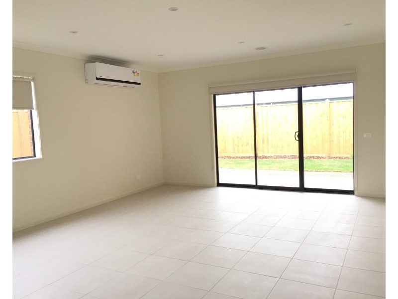 14 Winterberry Road, Point Cook VIC 3030