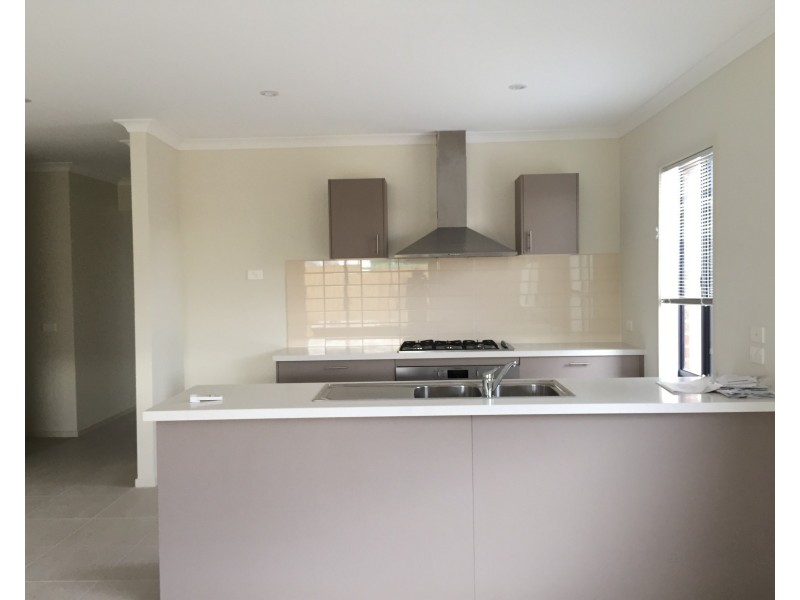 14 Winterberry Road, Point Cook VIC 3030