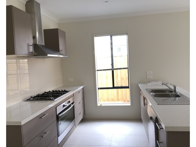 14 Winterberry Road, Point Cook VIC 3030