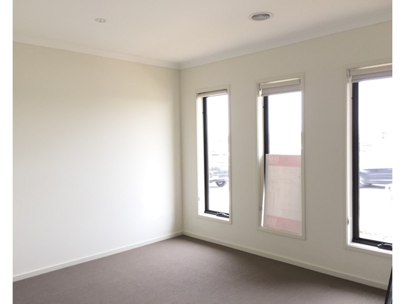 14 Winterberry Road, Point Cook VIC 3030