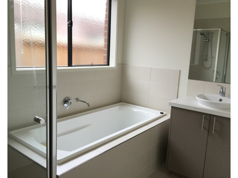 14 Winterberry Road, Point Cook VIC 3030