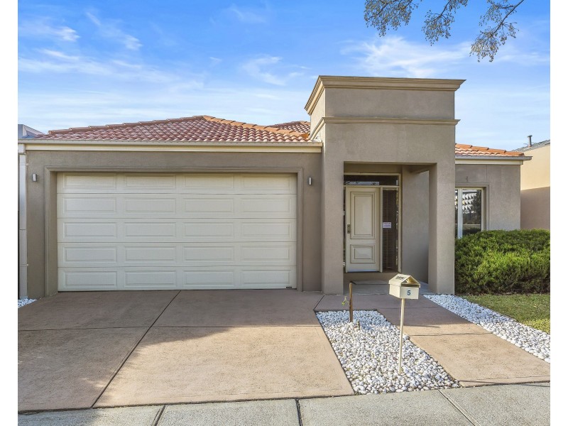 5 Tenerrife Crescent, Point Cook VIC 3030