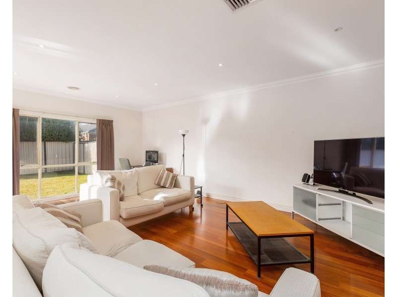 5 Tenerrife Crescent, Point Cook VIC 3030