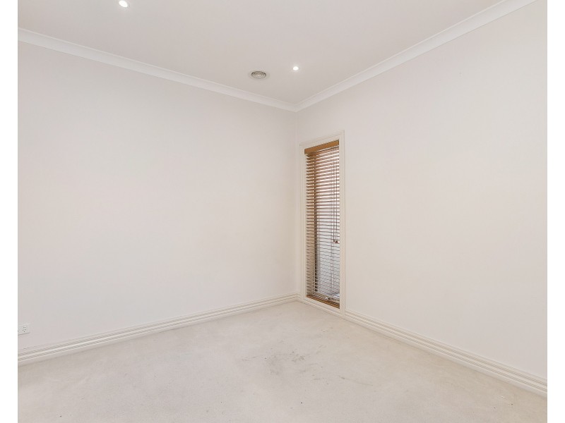 5 Tenerrife Crescent, Point Cook VIC 3030