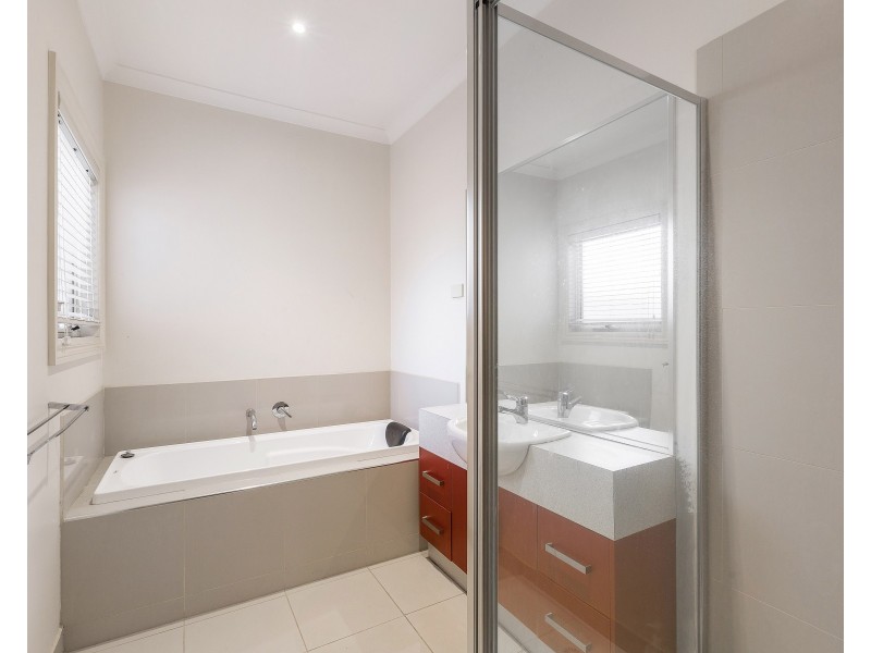 5 Tenerrife Crescent, Point Cook VIC 3030