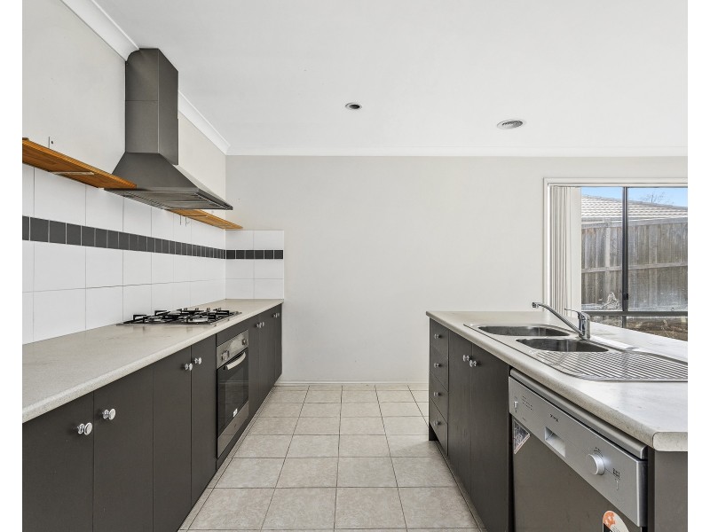 48 Cootamundra Circuit, Melton West VIC 3337