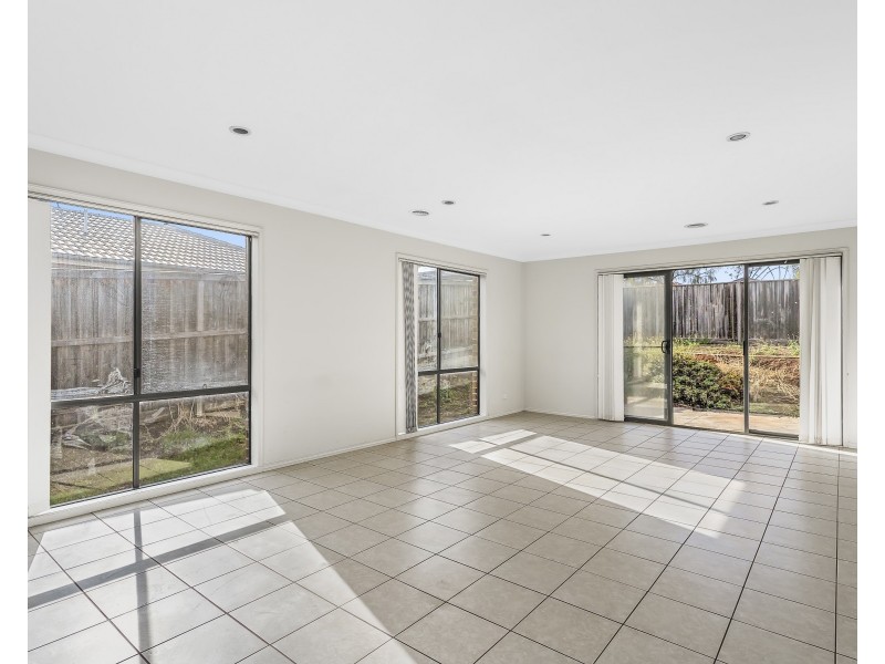 48 Cootamundra Circuit, Melton West VIC 3337