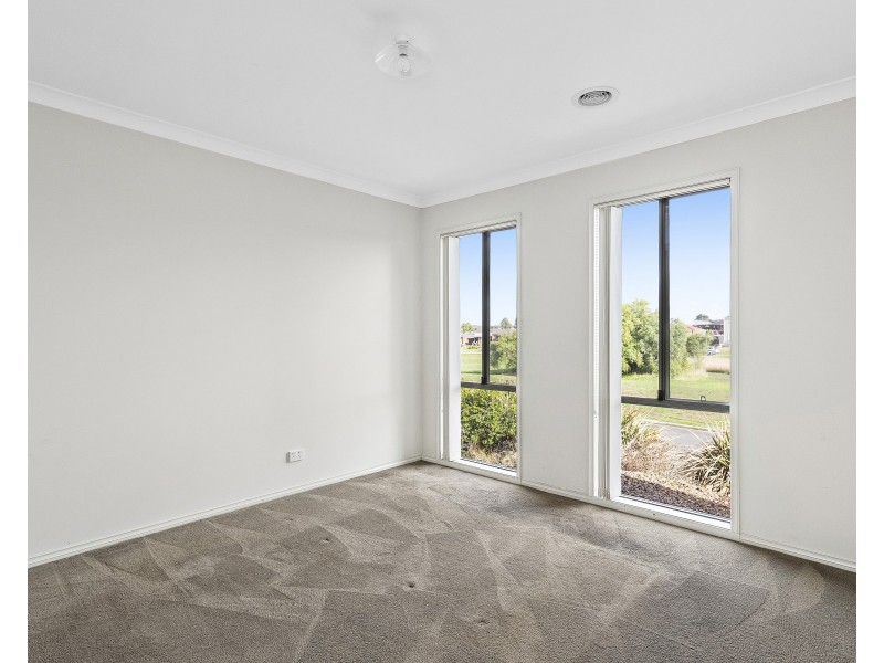 48 Cootamundra Circuit, Melton West VIC 3337