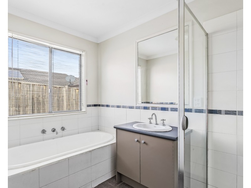 48 Cootamundra Circuit, Melton West VIC 3337