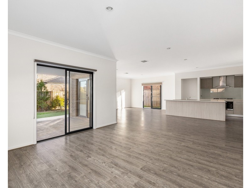 16 Spartan Way, Williams Landing VIC 3027