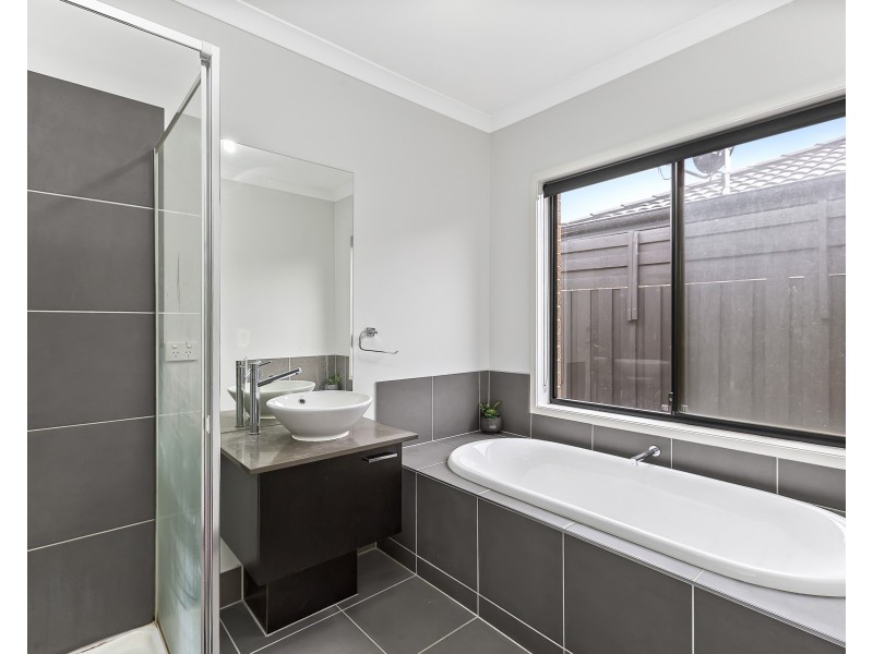 12 Reginato Court, Tarneit VIC 3029