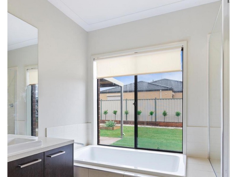 5 Pinoak Street, Point Cook VIC 3030