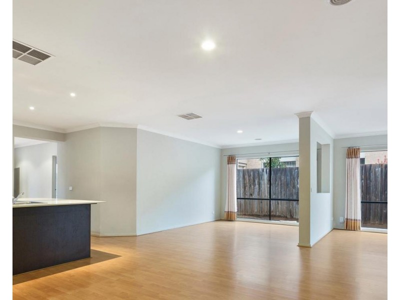 5 Pinoak Street, Point Cook VIC 3030