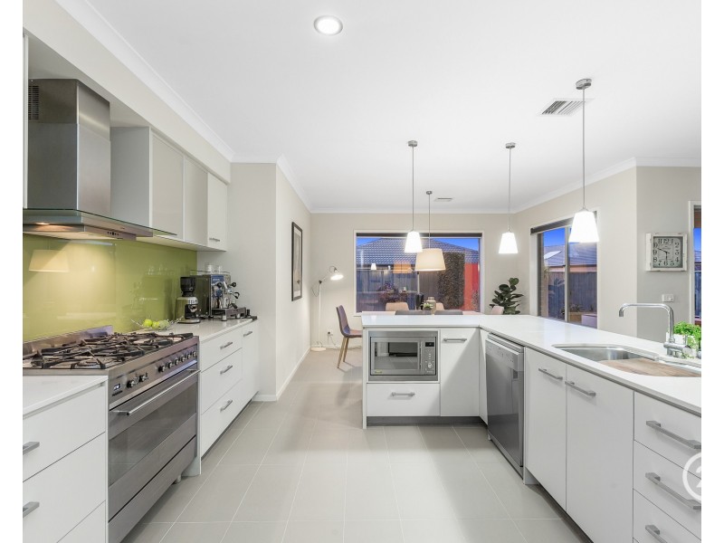 12 Surrey Grove, Point Cook VIC 3030