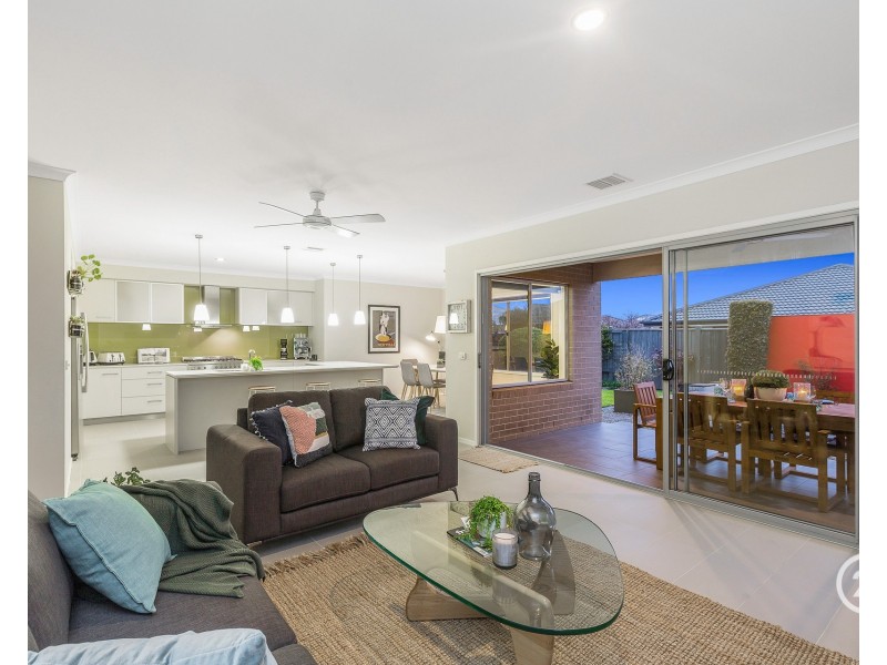 12 Surrey Grove, Point Cook VIC 3030