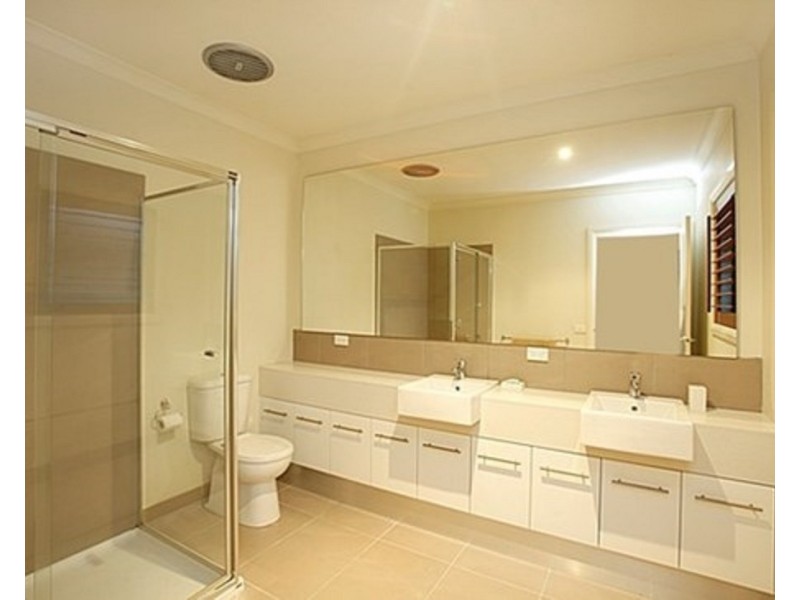 226 Sanctuary Lakes North Boulevard, Point Cook VIC 3030