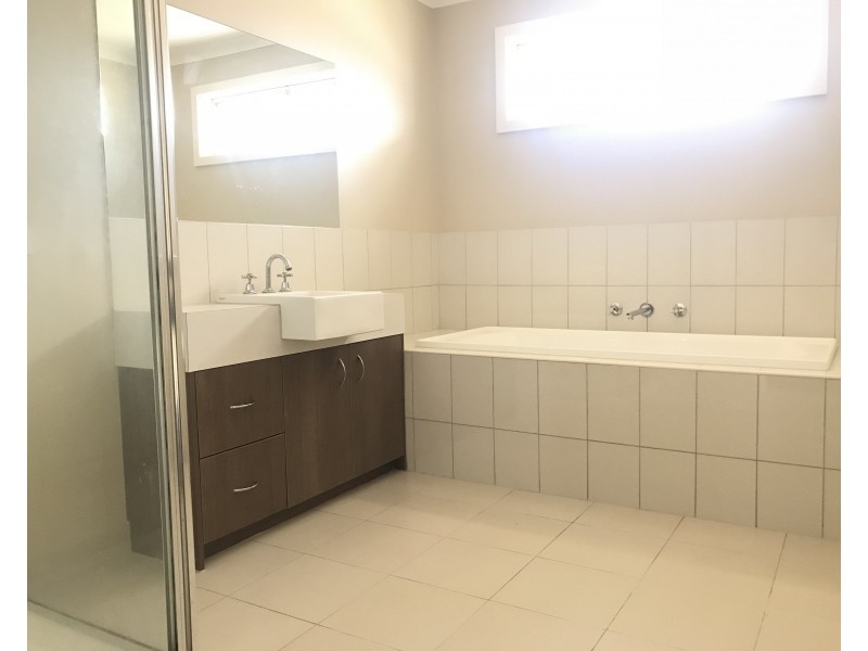 2 Watersedge Cove, Point Cook VIC 3030