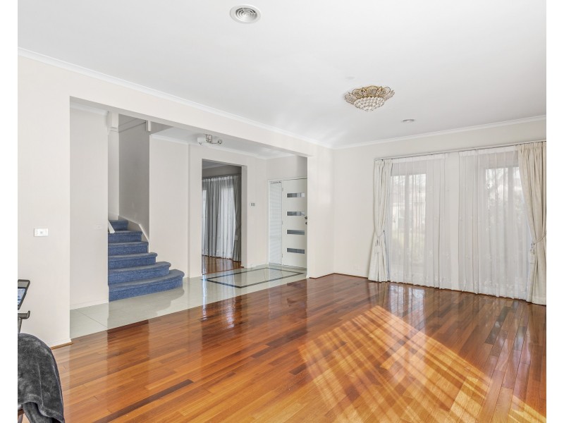2 Kenross Close, Point Cook VIC 3030