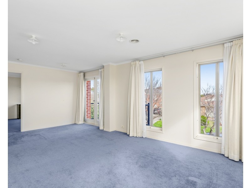 2 Kenross Close, Point Cook VIC 3030