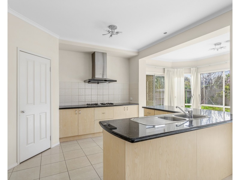 2 Kenross Close, Point Cook VIC 3030