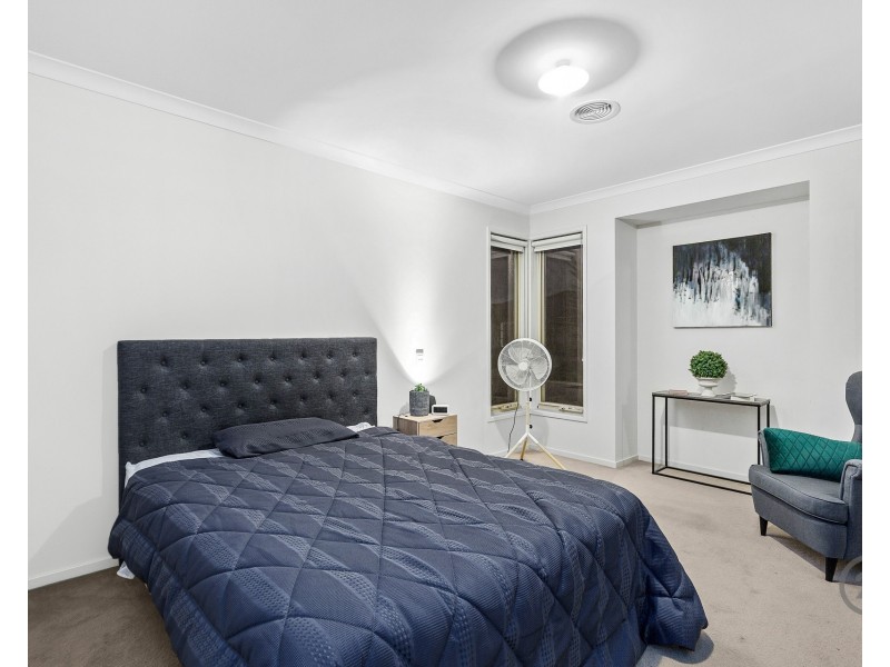 31 Seafarer Way, Sanctuary Lakes VIC 3030