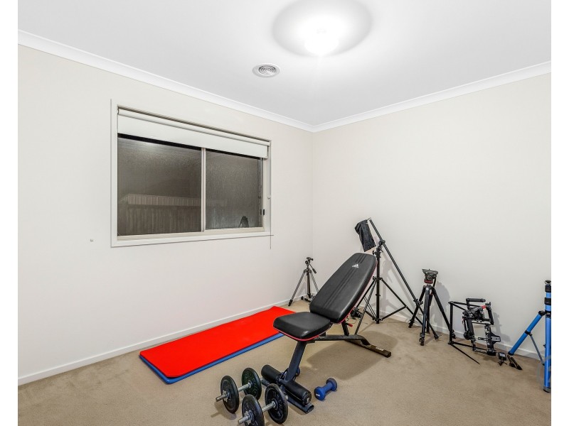 31 Seafarer Way, Sanctuary Lakes VIC 3030