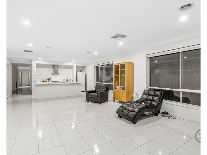 31 Seafarer Way, Sanctuary Lakes VIC 3030