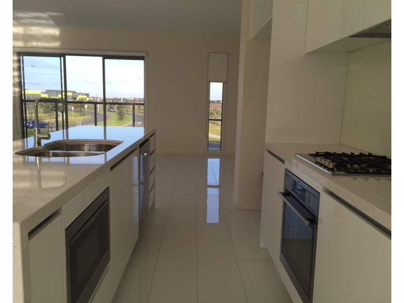 82 Ashcroft Avenue, Williams Landing VIC 3027