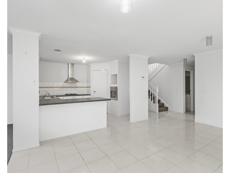 34/1 Greg Norman Drive, Sanctuary Lakes VIC 3030