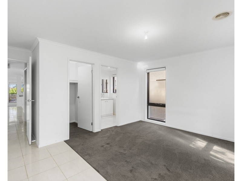 34/1 Greg Norman Drive, Sanctuary Lakes VIC 3030