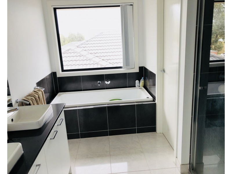 12 Canegrass Drive, Point Cook VIC 3030