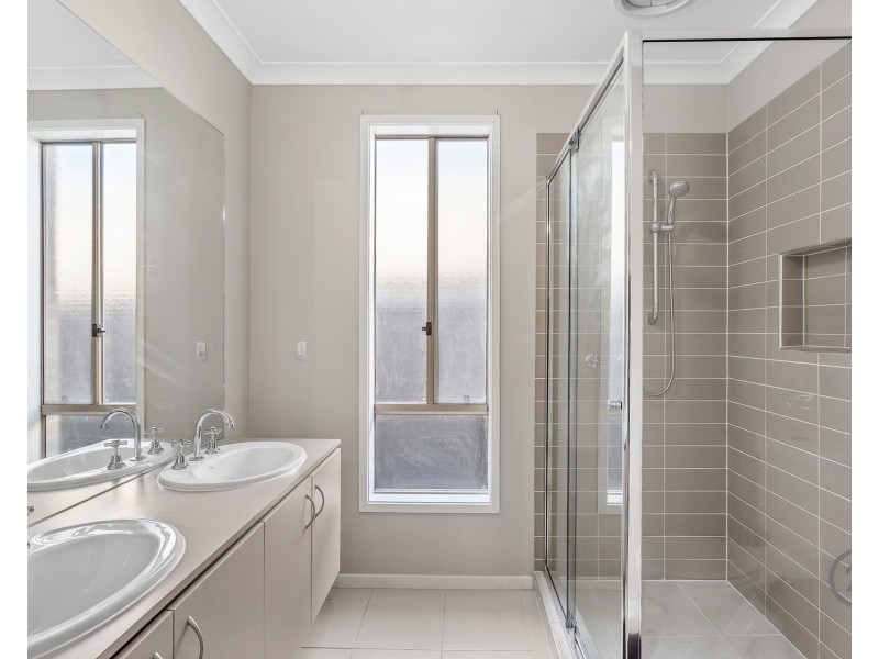 44 Breasley Parkway, Point Cook VIC 3030