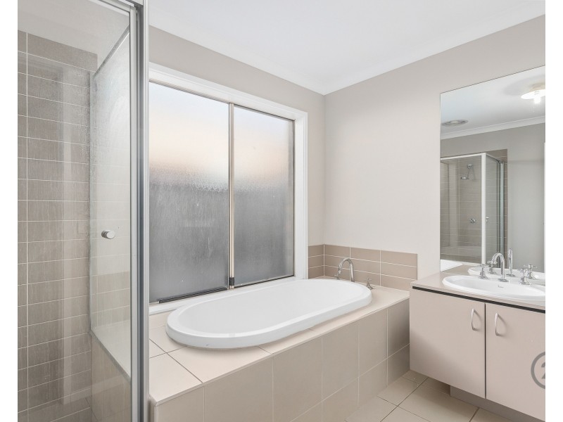 44 Breasley Parkway, Point Cook VIC 3030