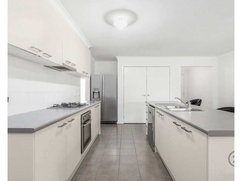 17 Sorrenberg Street, Point Cook VIC 3030