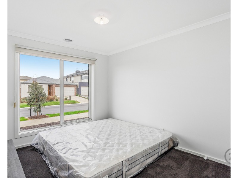 17 Sorrenberg Street, Point Cook VIC 3030