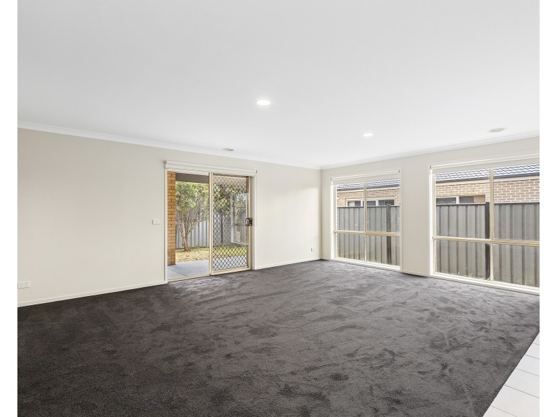 11 Opperman Place, Point Cook VIC 3030