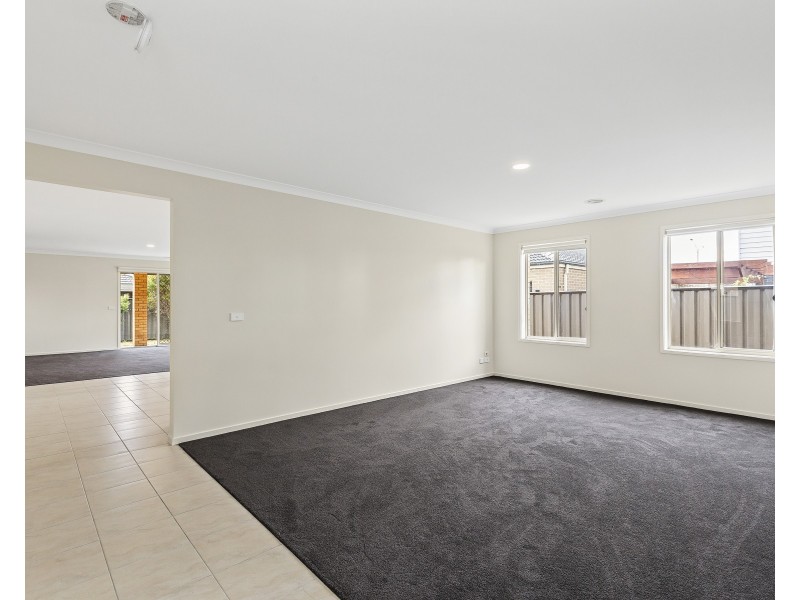 11 Opperman Place, Point Cook VIC 3030